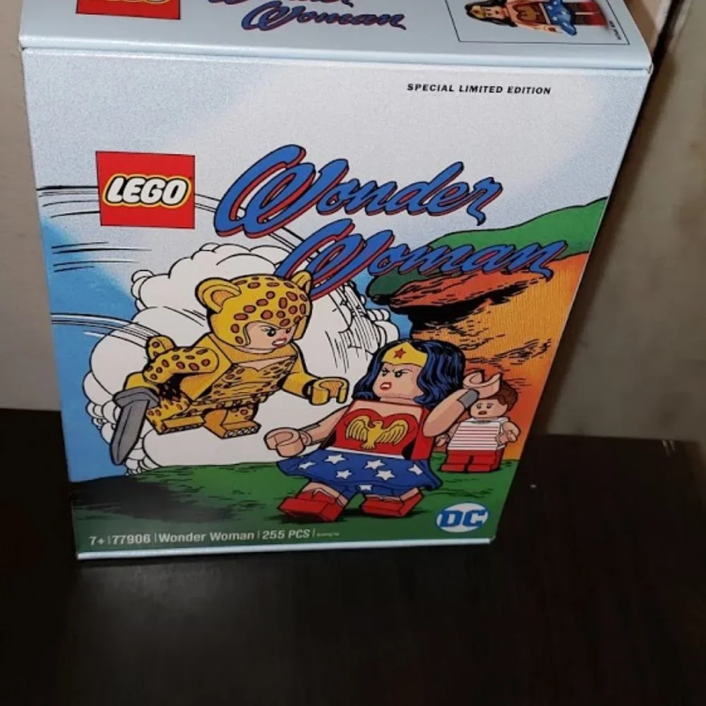 SEALED - LEGO DC Wonder Woman 77906 SDCC Exclusive Wonder Woman RETIRED